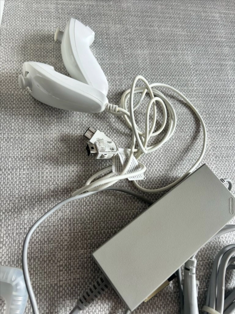 닌텐도 Wii 본체 + 게임CD 이미지