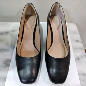 [거의 새상품/ 정품] 락포트 여성 정장/면접 구두 (235cm)