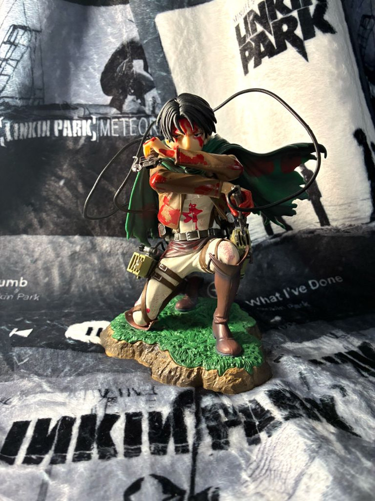 리바이 피규어+ 캔버스 포스터 진격의거인 (상태좋음 무료배송)--1