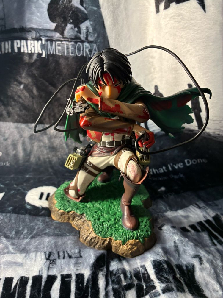 리바이 피규어+ 캔버스 포스터 진격의거인 (상태좋음 무료배송)--2