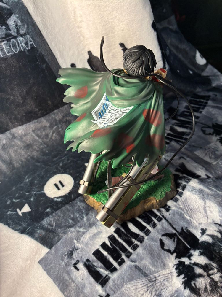 리바이 피규어+ 캔버스 포스터 진격의거인 (상태좋음 무료배송)--3