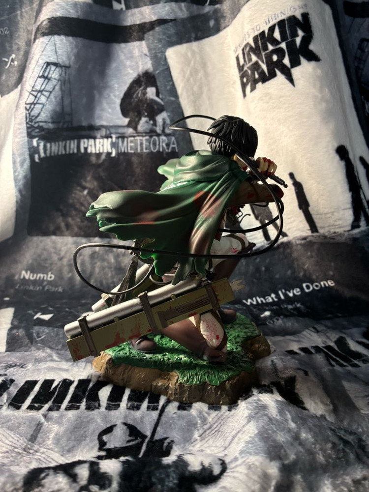 리바이 피규어+ 캔버스 포스터 진격의거인 (상태좋음 무료배송)--5