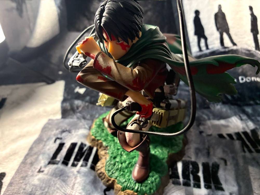 리바이 피규어+ 캔버스 포스터 진격의거인 (상태좋음 무료배송)--7