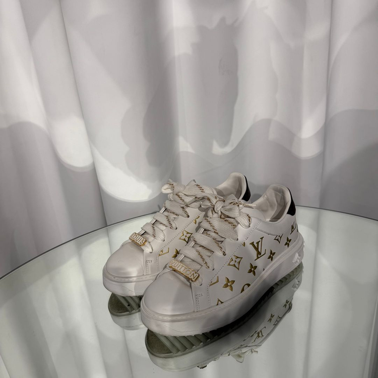 [정품] 루이비통 타임아웃 골드 스니커즈 38사이즈--1