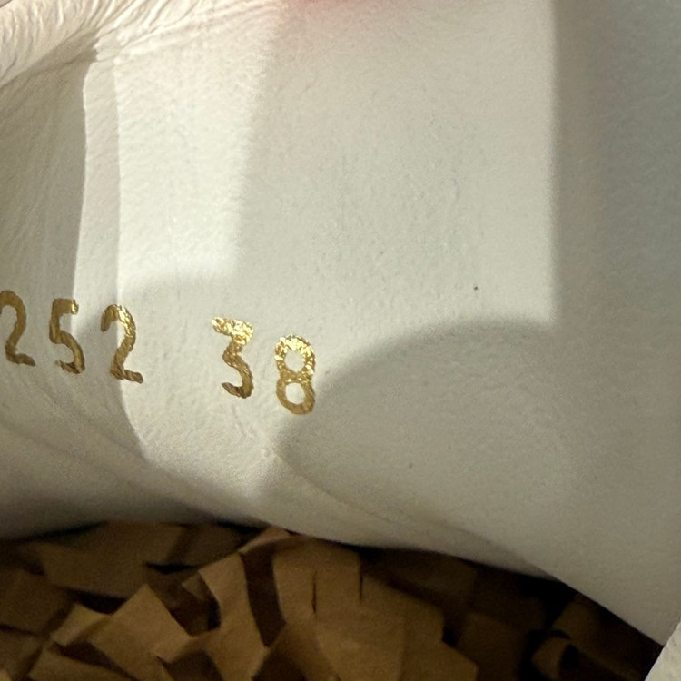 [정품] 루이비통 타임아웃 골드 스니커즈 38사이즈--5