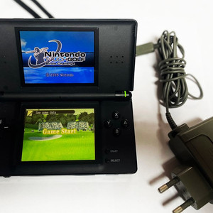 닌텐도 DS 팝니다 게임은 내장 20개 정도 되는것 같습니다