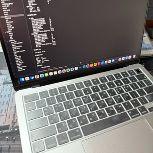 M2 맥북에어 (키스킨 / 저반사필름 부착)