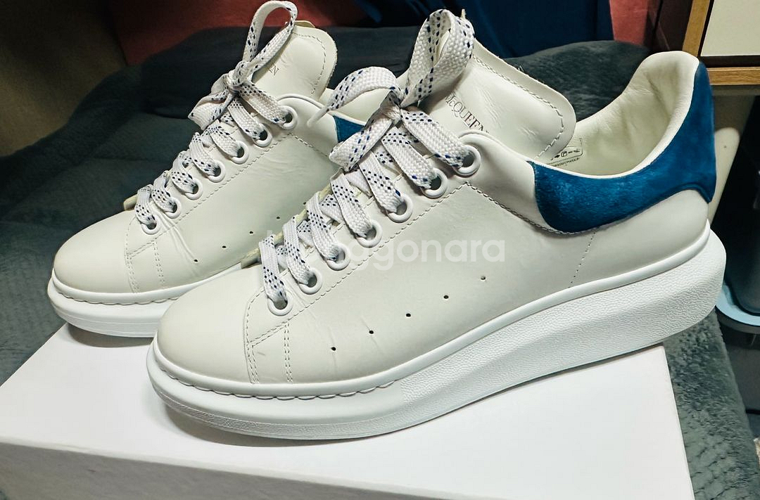 알렉산더맥퀸 오버솔 스니커즈 화이트/블루탭 42.5 (280~285) 사기꾼들말고 한분만--0