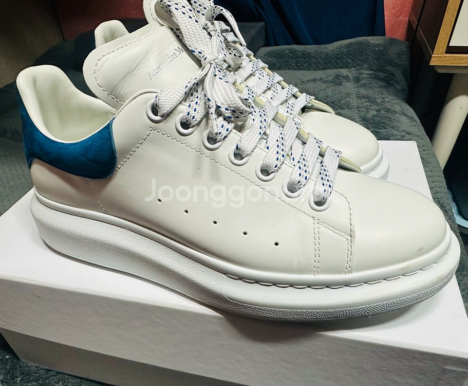 알렉산더맥퀸 오버솔 스니커즈 화이트/블루탭 42.5 (280~285) 사기꾼들말고 한분만--1