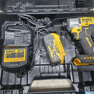 디월트 브러쉬리스 충전 임팩 드라이버 드릴 세트