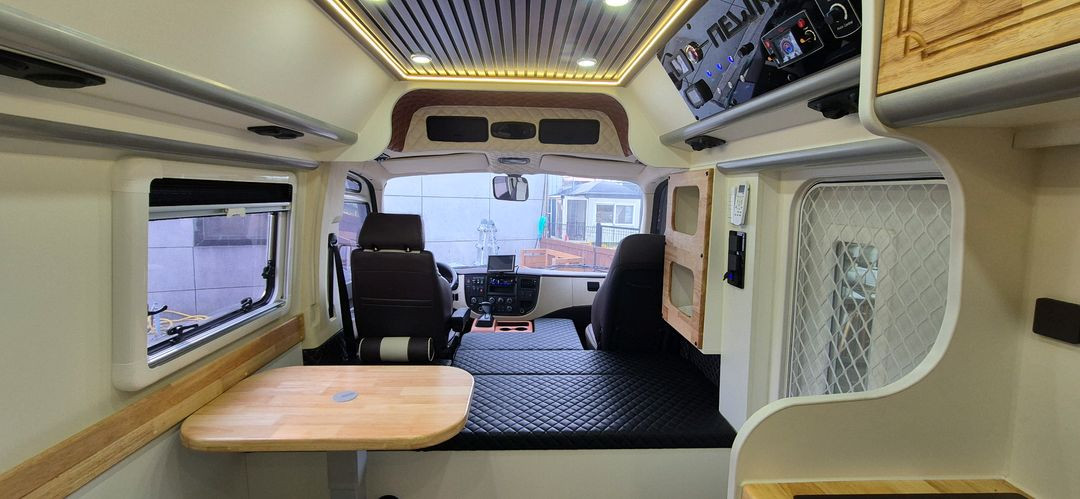 버스캠핑카(16년식 오토,1종보통 운전가능) 이미지