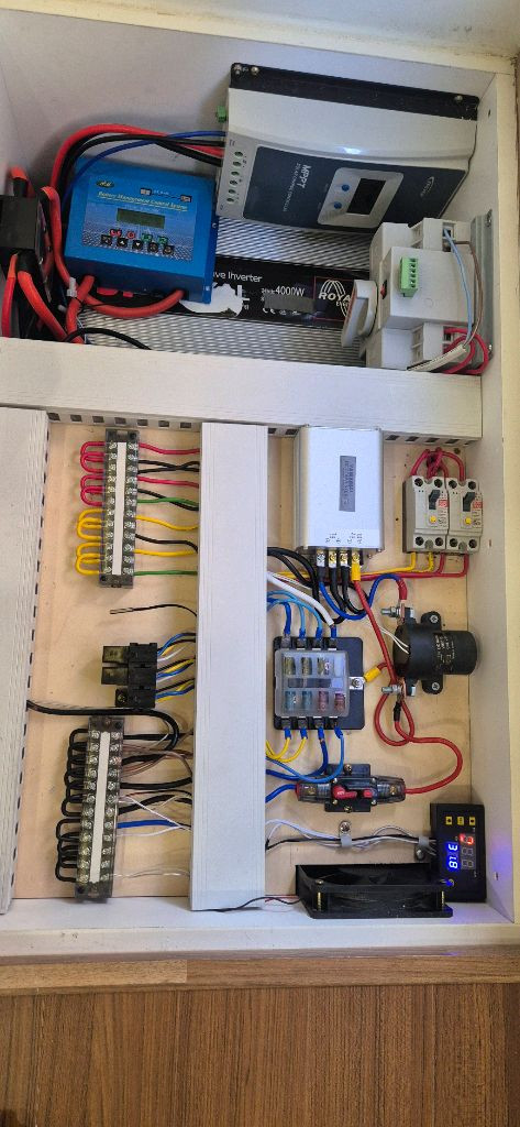 버스캠핑카(16년식 오토,1종보통 운전가능) 이미지