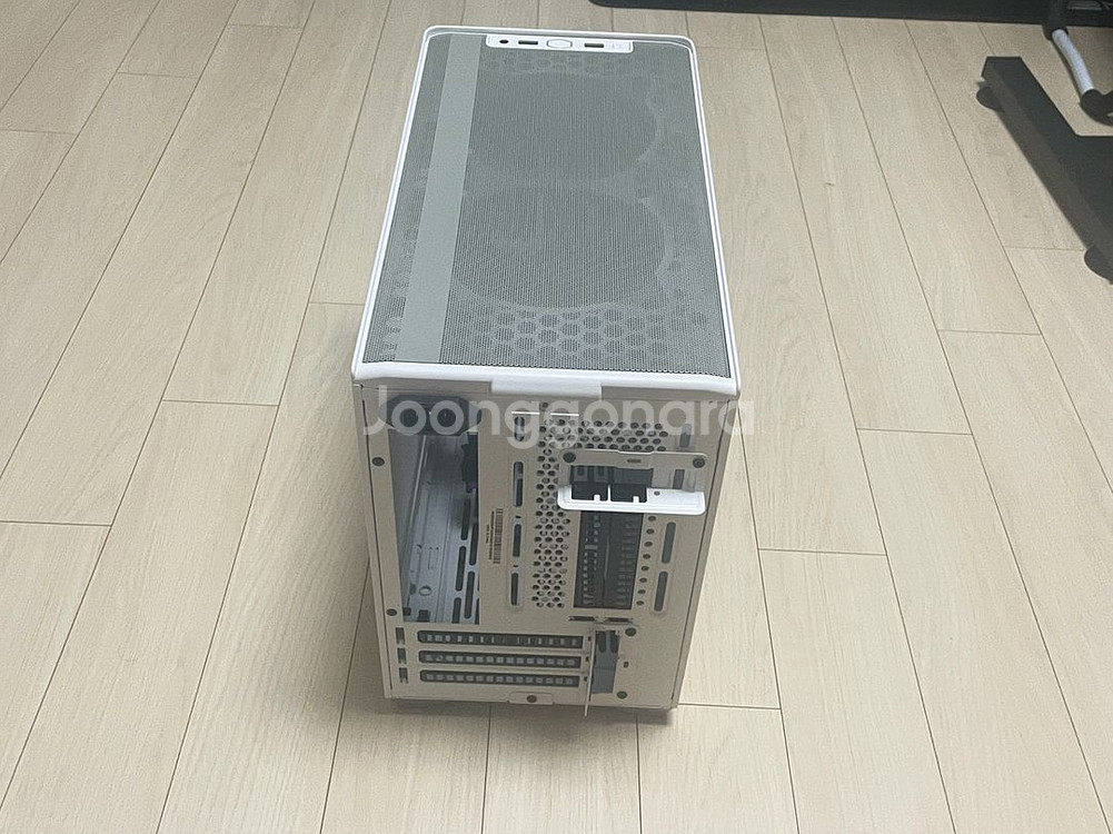 쿨러마스터 NR200P 케이스--1