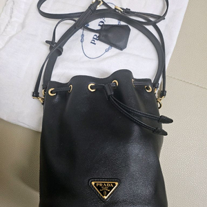 프라다 미니 버킷백 1BE067