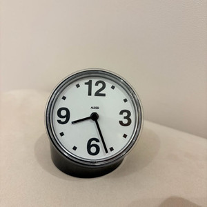 알레시 알피니스트 탁상시계 이미지