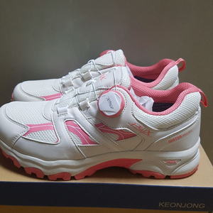 (새상품)방수 다이얼 트레킹화 등산화 프로월드컵 운동화