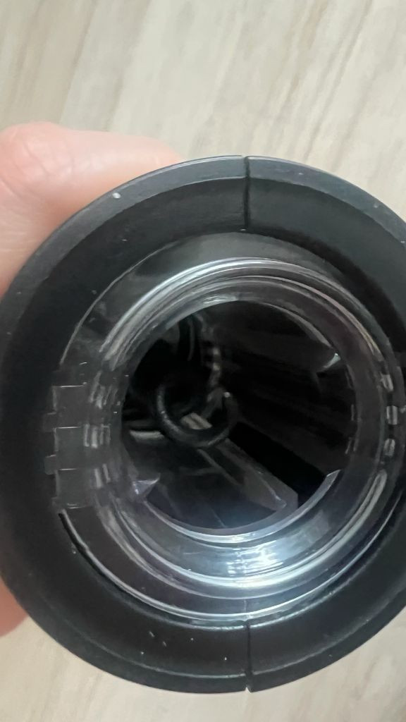 Unitec 전동 와인 오프너 건전지 네개 포함색상은 블랙이고, 작동을 위해 AA 건전지로 작동하며 현재 사용 가능--1