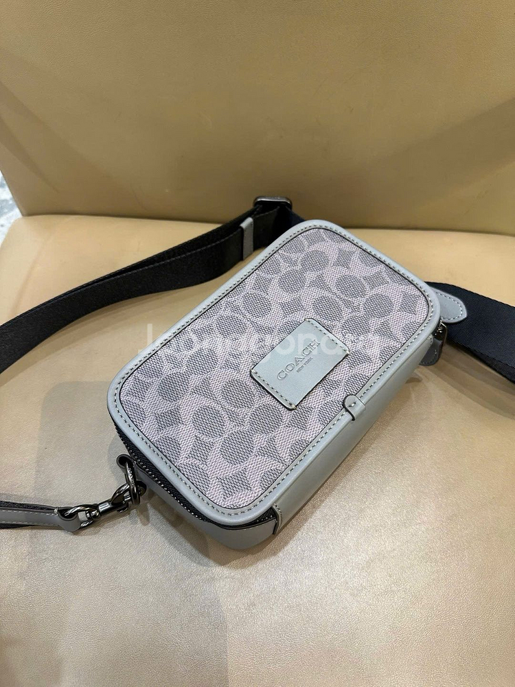 코치 시그니처 캔버스 와이어트 크로스바디CW365[해외]새상품--1