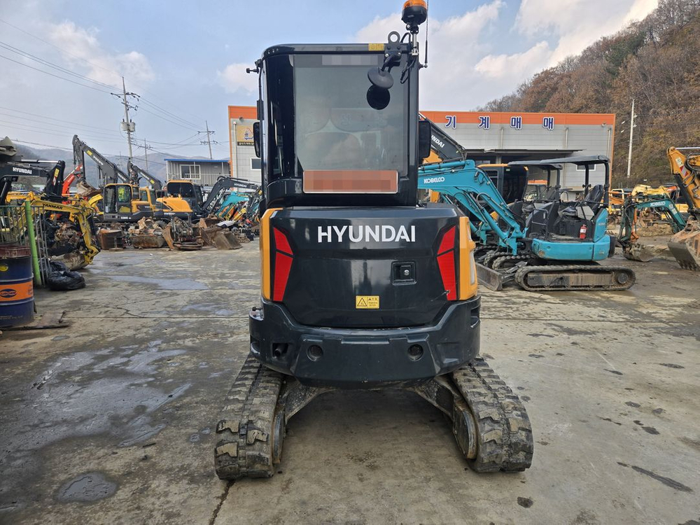 중고굴삭기 현대 HX35Z 캐빈형 2025년식 370시간 고령위치 중고포크레인매매 이미지
