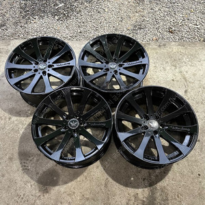 18인치 마르셀로 유광블랙 중고휠 팝니다 PCD105 이미지