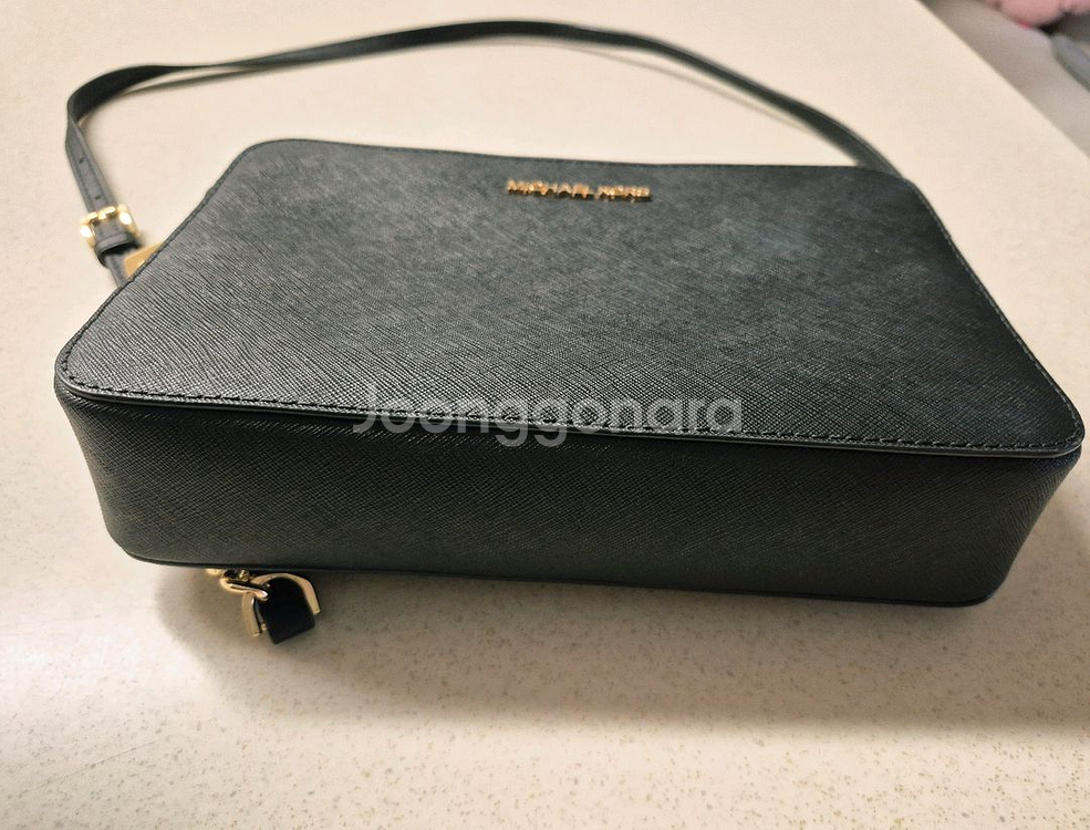 마이클코어스 여성 크로스백 명품 사피아노 가죽 카메라백--1