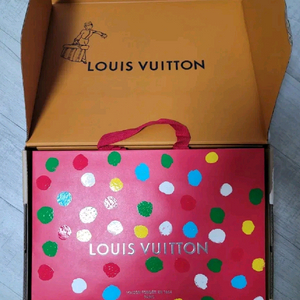 완전새제품 루이비통 2023년 쿠사마 콜라보 한정판 스니커즈