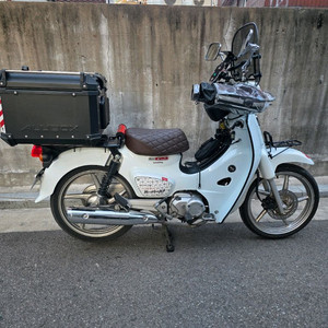 관리잘된 23년식 혼다 슈퍼커브 110 화이트 판매합니다.