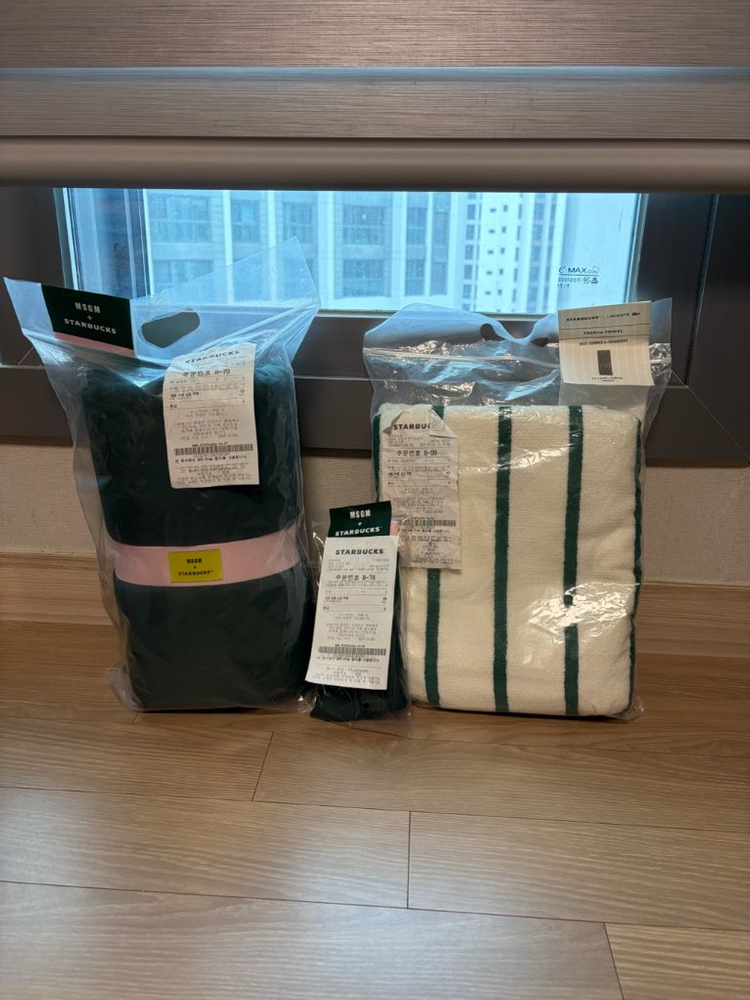 스타벅스 MSGM 그린(블랭킷,양말)+라코스테 타월(스트라이프) 일괄로 판매 해요~ 새상품--0