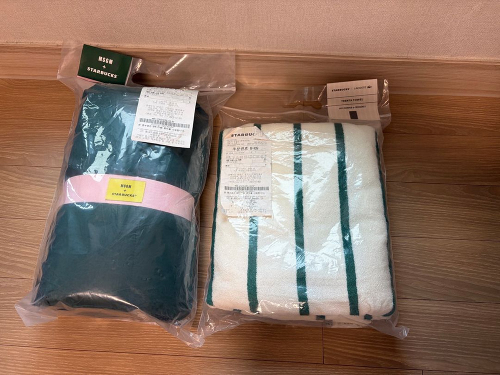 스타벅스 MSGM 그린(블랭킷,양말)+라코스테 타월(스트라이프) 일괄로 판매 해요~ 새상품--1