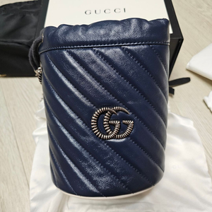 구찌 GG 마몬트 마틀라세 미니 버킷백