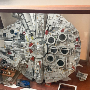 레고75192 밀레니엄팔콘+장식장+거치대 판매합니다