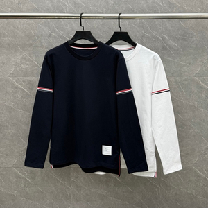 톰브라운 암밴드 라운드 긴팔티 2칼라