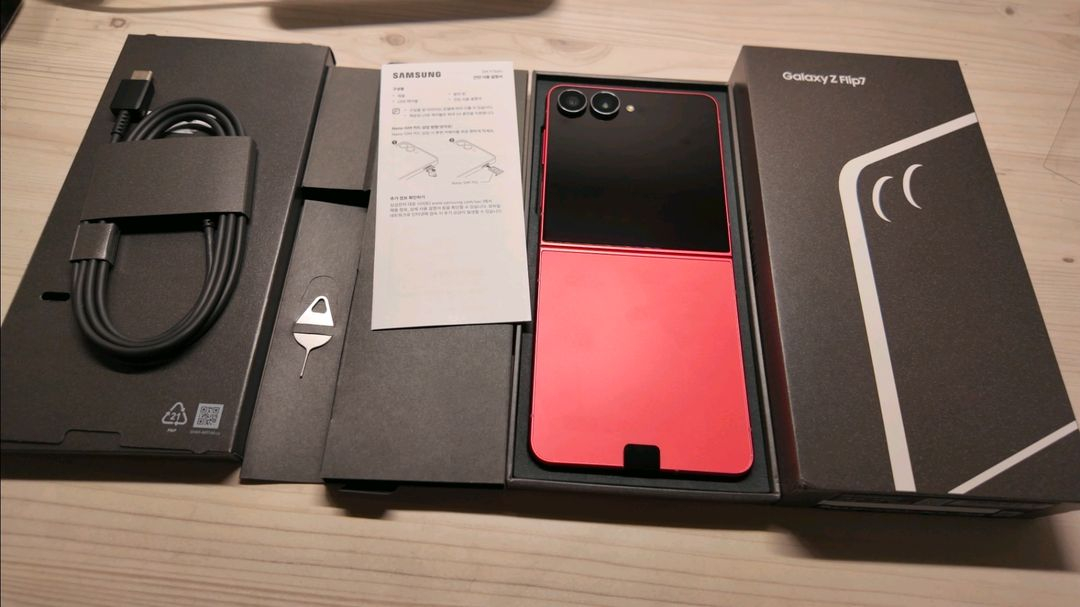 삼성 갤럭시 z플립7 코랄레드--1