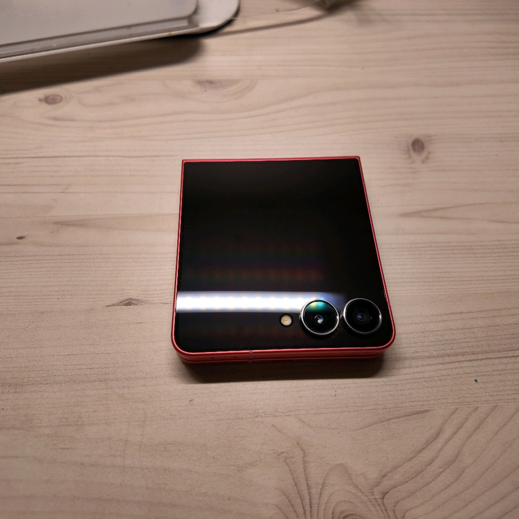 삼성 갤럭시 z플립7 코랄레드--3