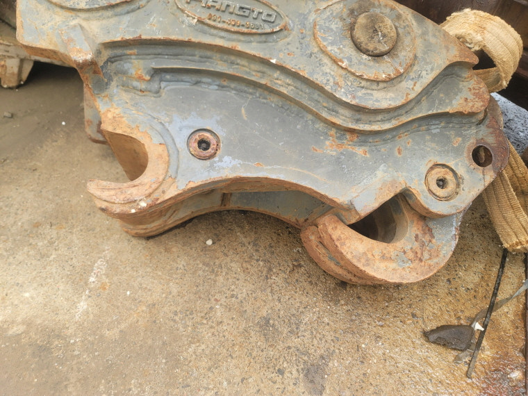 06 굴삭기 어테치먼트 퀵커플러 퀵 클램프 버켓링크 이미지