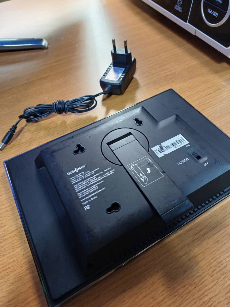 INSIGNIA NS-DPF9G 디지탈 포토 액자 고급형--3