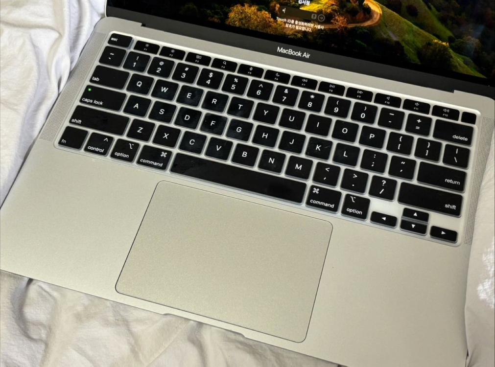 맥북에어 M1 (매직마우스포함) 이미지