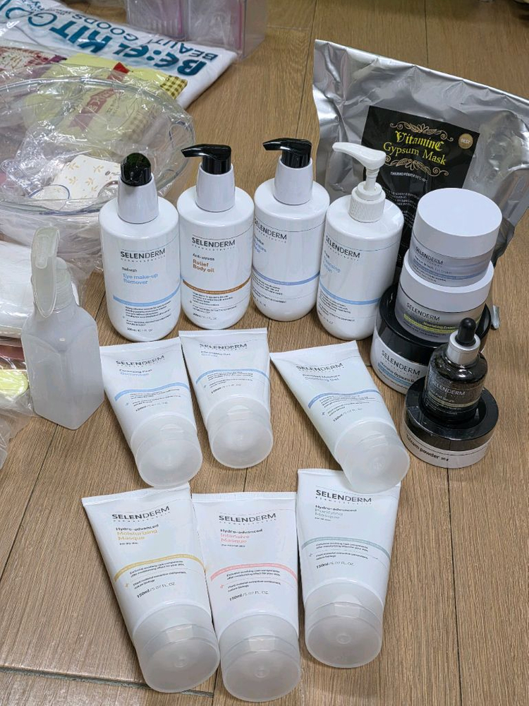 셀렌덤 스킨케어 세트 & 피부미용 재료들 이미지
