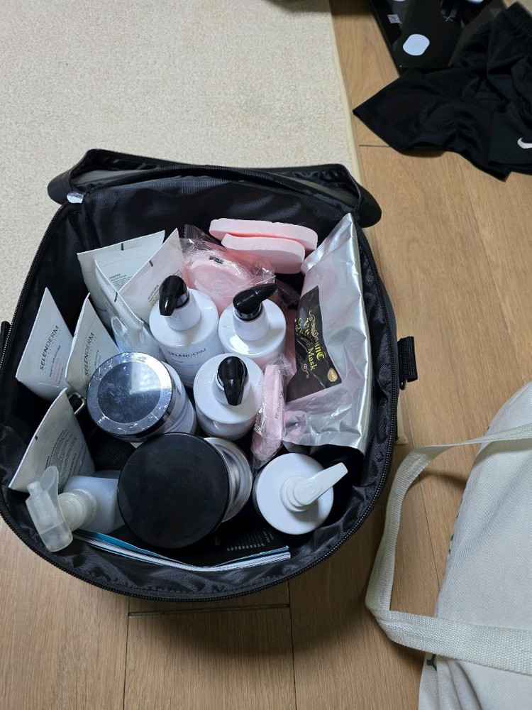 셀렌덤 스킨케어 세트 & 피부미용 재료들 이미지