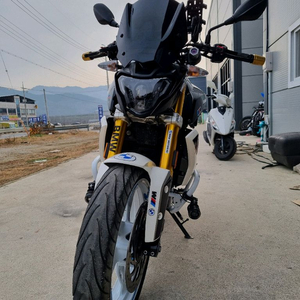 BMW G310R 오토바이 이미지