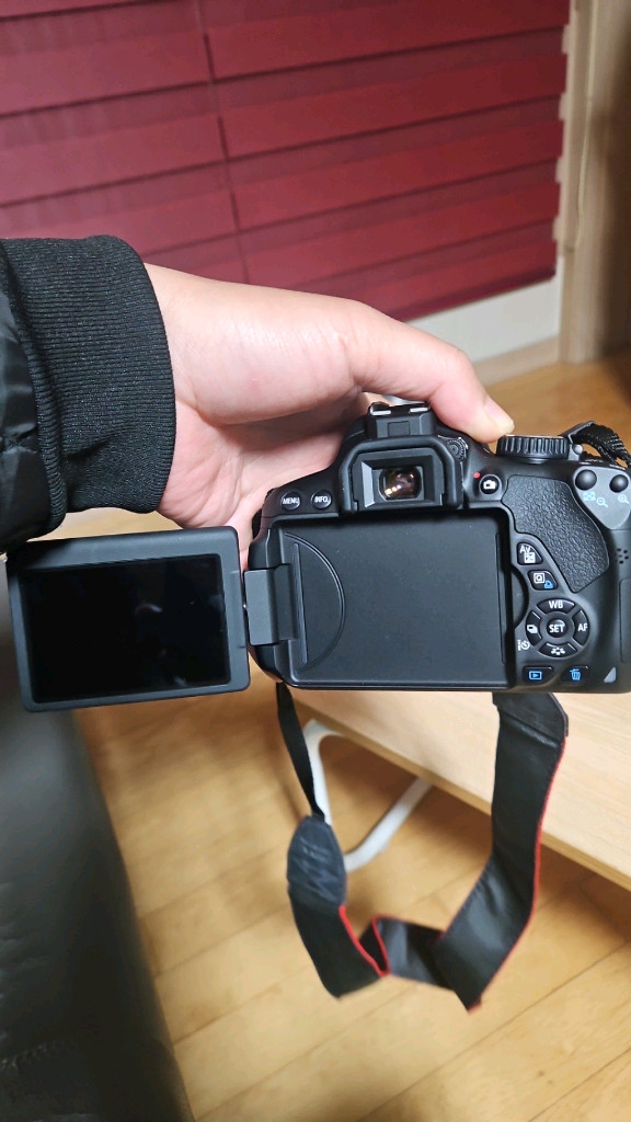 캐논 EOS 650D DSLR 카메라 이미지