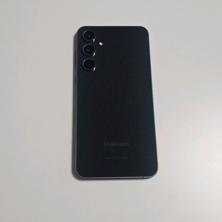 퀀텀5 A556 128GB--1