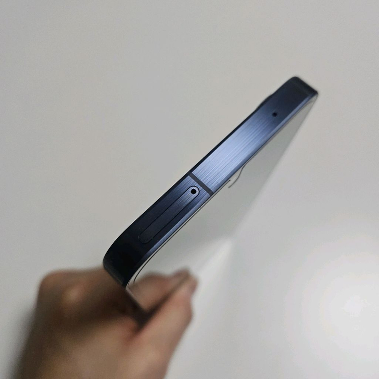 퀀텀5 A556 128GB--4