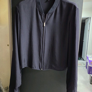 띠어리 크롭 자켓ㅡ정품 가격내림