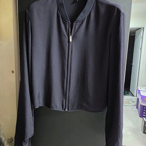 띠어리 크롭 자켓ㅡ정품 가격내림