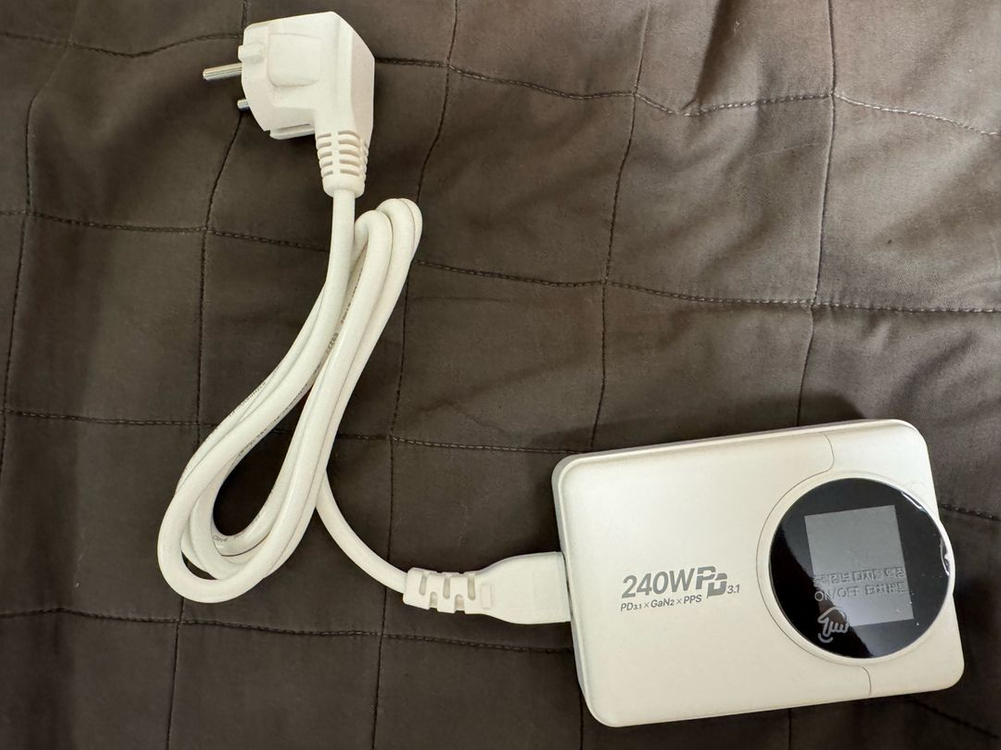 UM2 240W PD3.1 충전기(S급) & toocki 240w 1m케이블--3