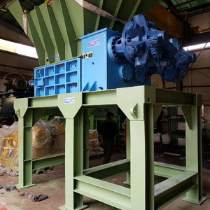 [신품급]국100마력 파쇄기 초특가 판매얼마 사용 안한 신품급 입니다아래 실물 사진참조W900xH700xL1500나