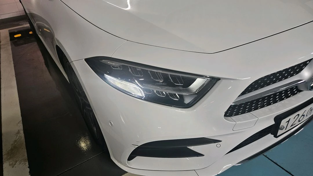 벤츠 CLS300d 4Matic 2023년식 헤드라이트 이미지