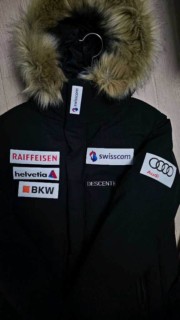 [M]데상트 아우디 스위스스키 롱패딩 극미증고 팝니다.--1