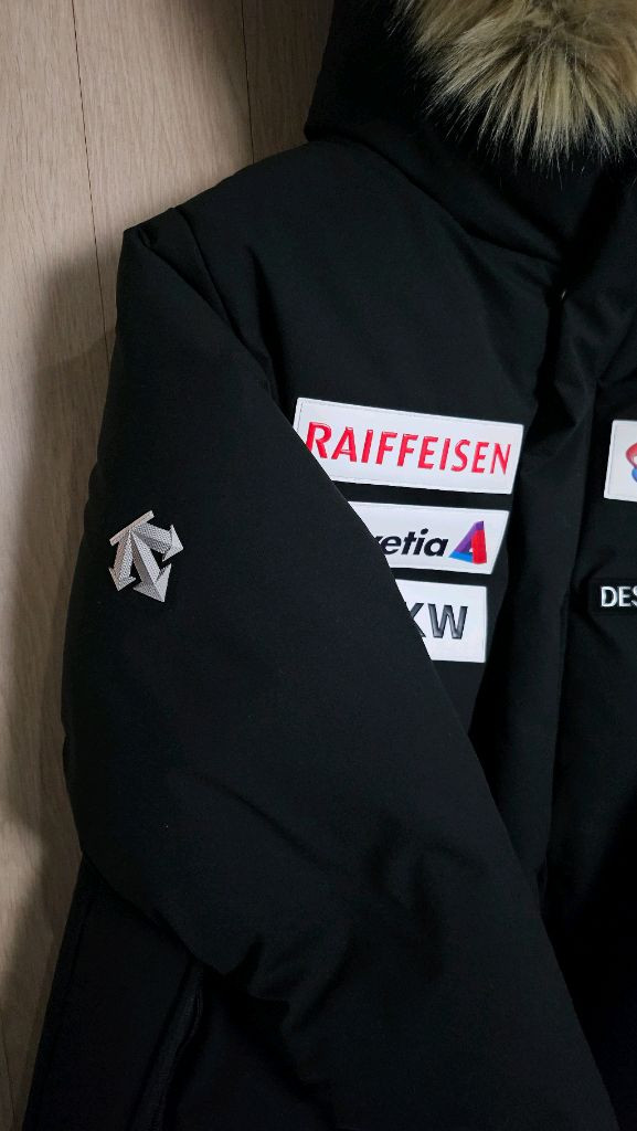 [M]데상트 아우디 스위스스키 롱패딩 극미증고 팝니다.--2